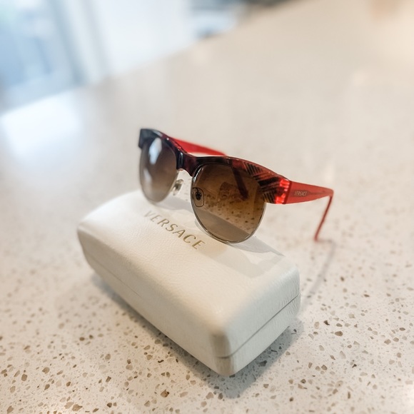 Vintage style red Versace sunglasses, like new condition. - Picture 3 of 3
